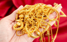 Giá vàng sẽ đi đâu về đâu sau đợt sụt mạnh?: Hàng loạt chuyên gia và ngân hàng dự báo bất ngờ