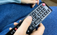 Ai giải thích được lý do điều khiển TV bấm không nhận mà cứ "đập vài cái" lại dùng như bình thường không?