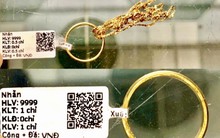 Túi xách màu nâu xuất hiện trước cửa nhà, người phụ nữ Phú Thọ lập tức báo công an