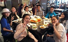 Đi họp lớp, người lương 100 triệu đồng/tháng được xếp ngồi riêng, tôi ngồi với nhóm còn lại: Về nhà, nhận được tin nhắn lập tức rời nhóm lớp