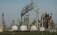 Sáng nay, giá dầu thế giới lại tăng dựng đứng, tiến gần mốc 115 USD/1 thùng