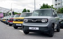 VinFast của ông Phạm Nhật Vượng báo kỷ lục khó tin: hoàn tất hơn 3.500 đơn hàng ô tô điện chỉ trong 1 ngày