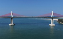 Cận cảnh cầu vượt biển dài nhất miền Trung đang chờ thông xe ở Huế