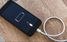 Hơn 90% người dùng smartphone vẫn cố sạc pin đầy 100%, chuyên gia nói thẳng: "Đây mới là mức pin lý tưởng"