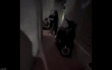 Hoàn cảnh khó khăn của người phụ nữ bế con nhỏ bị hàng xóm hành hung ở Hà Nội