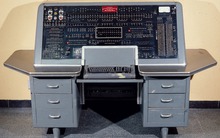 Ngày này năm xưa: Chiếc máy tính nặng bằng 2 chiếc ô tô, ngốn điện bằng cả khu phố, giá gần 400 tỷ đồng - nhưng "đoán" đúng Tổng thống Mỹ khi tất cả mọi người đoán sai