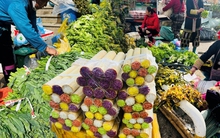 Đi du lịch Tây Bắc đầu năm, đừng quên ghé chợ phiên: Ôm "kho báu" nấm quý, mật rừng, rau sạch về xuôi với giá hợp lý cũng mua được!