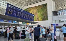 Giá vé máy bay đi châu Âu khan và lên cả trăm triệu, nhiều người “đứng ngồi không yên"