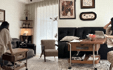 Phòng khách không còn bàn cà phê: Xu hướng mới khiến nhiều gia đình bất ngờ vì nhà rộng hơn, sống tiện hơn