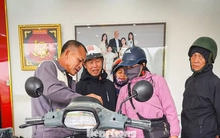 Giá xăng tăng cao, nhiều người đổ xô tìm mua xe điện