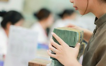 Lãi suất tiết kiệm tăng nhanh: Có 1 tỷ đồng gửi ngay sau Tết, nên "tất toán sớm" để gửi sổ mới hưởng lãi cao, hay giữ nguyên chờ đáo hạn?