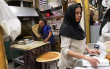 Kinh tế Iran “khó chồng khó” tăng trưởng GDP gần như bằng 0, một viên thuốc giờ lên hơn 3,5 triệu đồng