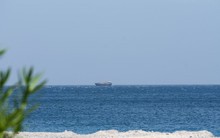 Mỹ tuyên bố 2 tàu khu trục đã qua mặt Iran để vượt eo biển Hormuz, Tehran lập tức lên tiếng