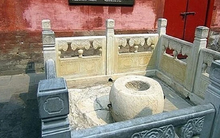 Vì sao giếng ở Tử Cấm Thành chứa đầy châu báu nhưng không ai dám lấy?