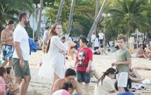 Đổ xô ra biển Nha Trang giải nhiệt
