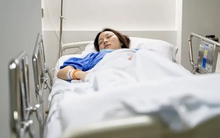 Người phụ nữ sống lành mạnh bị gan nhiễm mỡ nặng, bác sĩ giật mình: 3 loại nước uống nhiều âm thầm hại gan, nhiều người tưởng tốt