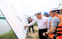 Chủ tịch Hà Nội yêu cầu đưa cầu Tứ Liên, Trần Hưng Đạo vào khai thác quý II/2027