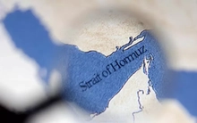 Tàu chiến Mỹ chặn hai tàu chở dầu rời cảng biển của Iran