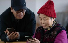 Bật khóc vì câu nói của Robot: 323 triệu người già Trung Quốc đang "dạy" AI cách làm con cháu