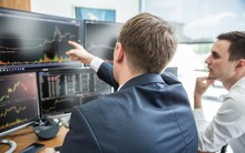 Phiên 16/4: Khối ngoại tiếp tục bán ròng nghìn tỷ, ngược chiều gom mạnh hai cổ phiếu VN30