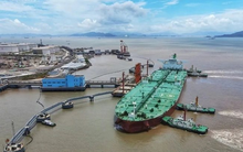 Ngược dòng thế giới, nước láng giềng Việt Nam tiếp tục ‘bồi đắp’ kho dự trữ dầu lớn nhất hành tinh, bổ sung hơn 1 triệu thùng mỗi ngày