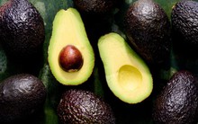 Ai không nên ăn quả bơ?