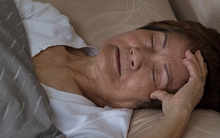 Ngày càng nhiều người tử vong vì ung thư, bác sĩ nói thẳng: Thấy 5 dấu hiệu khi ngủ, khả năng cao bệnh đã "cận kề"