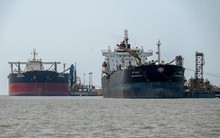 Để mua 2 triệu thùng dầu Iran dễ dàng, nền nước láng giềng của Trung Quốc phải 'nhờ' tới Bắc Kinh