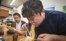Vì sao người Nhật thanh lịch nhưng khi ăn mỳ ramen lại phát ra tiếng xì xụp?