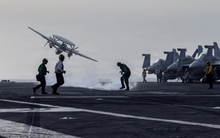 Mỹ giải cứu phi công: Iran bắn hạ trực thăng Black Hawk và máy bay C-130