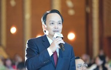 Ca sỹ Tùng Dương hát “Tái sinh” tặng ông Trịnh Văn Quyết