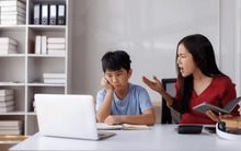 Đừng hỏi con có học tốt không: Phụ huynh thông minh luôn lặng lẽ làm 3 điều này