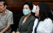 Những hình ảnh của cựu CEO Quốc Cường Gia Lai Nguyễn Thị Như Loan tại phiên toà sáng nay