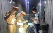 Bất ngờ khám xét 1 xe container, cảnh sát kinh tế bắt quả tang hơn 224.000 bao thuốc lá lậu bí mật tuồn về Việt Nam