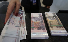 Giữa lúc nợ xấu tăng cao, một ngân hàng Campuchia bất ngờ siết chặt giao dịch, chỉ cho khách rút chưa đến 8 triệu/ngày