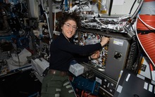 Kỷ lục 328 ngày trong vũ trụ của nữ phi hành gia Artemis II