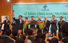 [Ảnh] Bộ trưởng Bộ Tài chính đánh cồng khai trương giao dịch chứng khoán xuân Giáp Ngọ