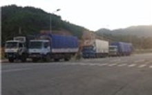 Hàng lậu vượt cửa khẩu Cầu Treo: Tự mở đường để... chuyển hàng