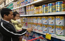 Loạn thông tin, giá sữa vẫn cao chót vót