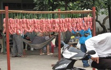 Rùng mình với lạp xưởng "ăn" hóa chất