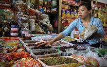 Cận Tết: Sức mua "lạnh", giá cả lại tăng "nóng"