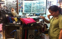 Thu giữ hàng ngàn sản phẩm giả nhãn hiệu Chanel, Louis Vuitton