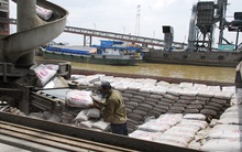 Ngành xi măng hồi phục: Vẫn lo bài toán đường dài