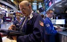 Phố Wall giảm điểm sau các báo cáo kinh tế