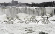 Thác Niagara đông cứng vì nhiệt độ quá thấp
