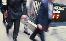 16 ngân hàng trên phố Wall bỏ 50 tỷ USD 'mua sự bình yên'