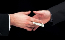 Malaysia: muốn kinh doanh phải đưa hối lộ