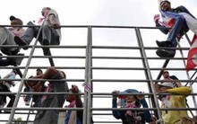 Phe “Áo đỏ” chuyển sang chiến đấu