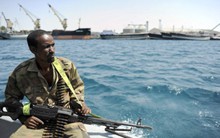 Cướp biển châu Phi tiêu tiền thế nào?