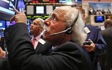 S&P 500 gần chạm mốc 2.000 điểm